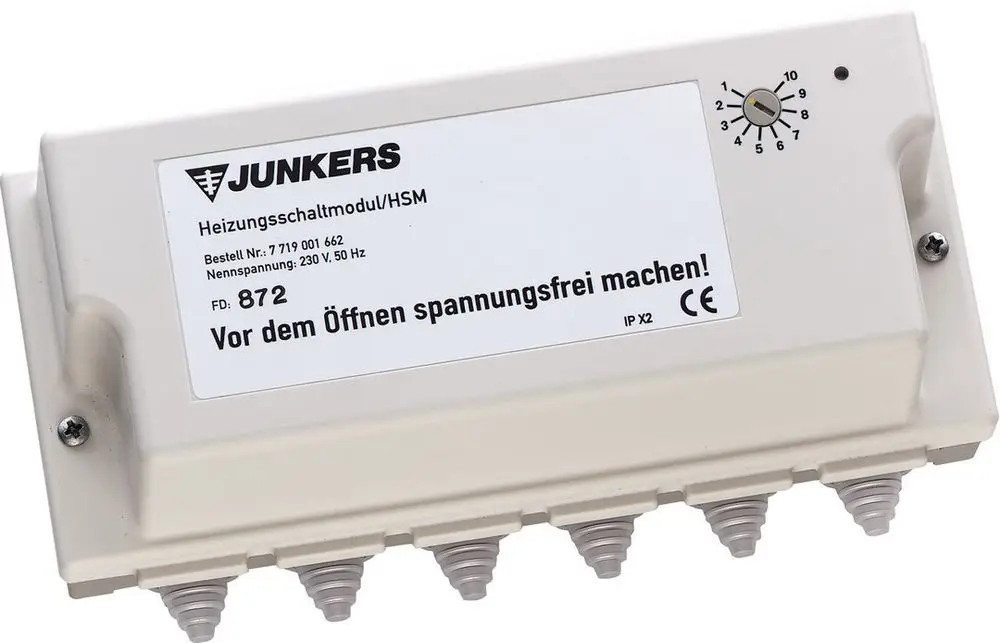 Weißes Schaltmodul mit mehreren Anschlussbuchsen und einem Regler. Auf der Vorderseite sind technische Informationen und Warnhinweise in deutscher Sprache angebracht. Marke: Bosch.